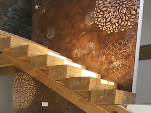 dekoratívna omietka šablóna mandala na schodisku